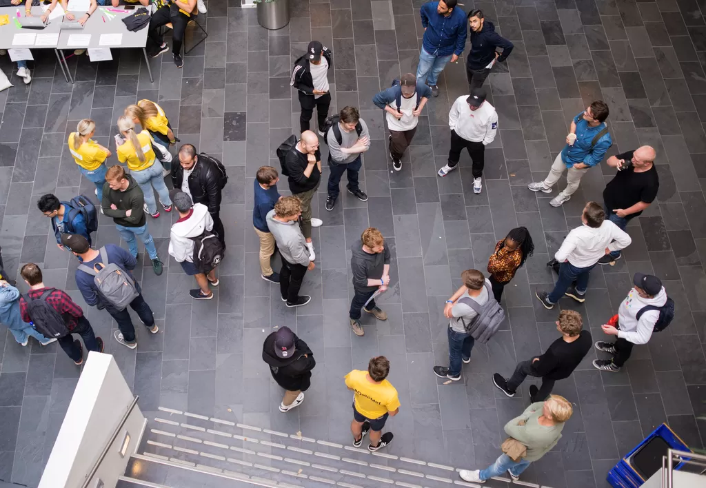 Mindre stundenter, mer digital undervisning og større avstand blir den nye hverdagen når studiene starter opp igjen i høst. 