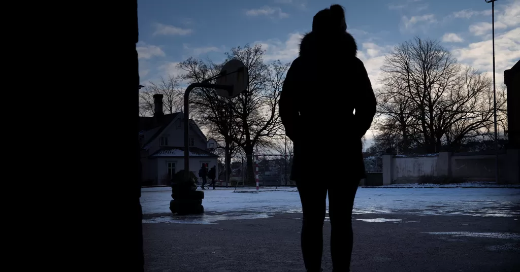 «Tora» har fortalt Fontene flere detaljer som kan tyde på at skolen der sønnen går, ikke har tatt godt nok vare på ham. Ettersom mor ikke ønsker å forverre samarbeidet med skolen, har ikke Fontene fått tillatelse av mor til å snakke med skolen selv. (Stedet på bilde har ingenting med historien å gjøre).